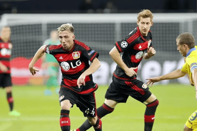 法兰克福后防线稳固，已经多场比赛零封对手(法兰克福后防线稳固,已经多场比赛零封对手了吗)