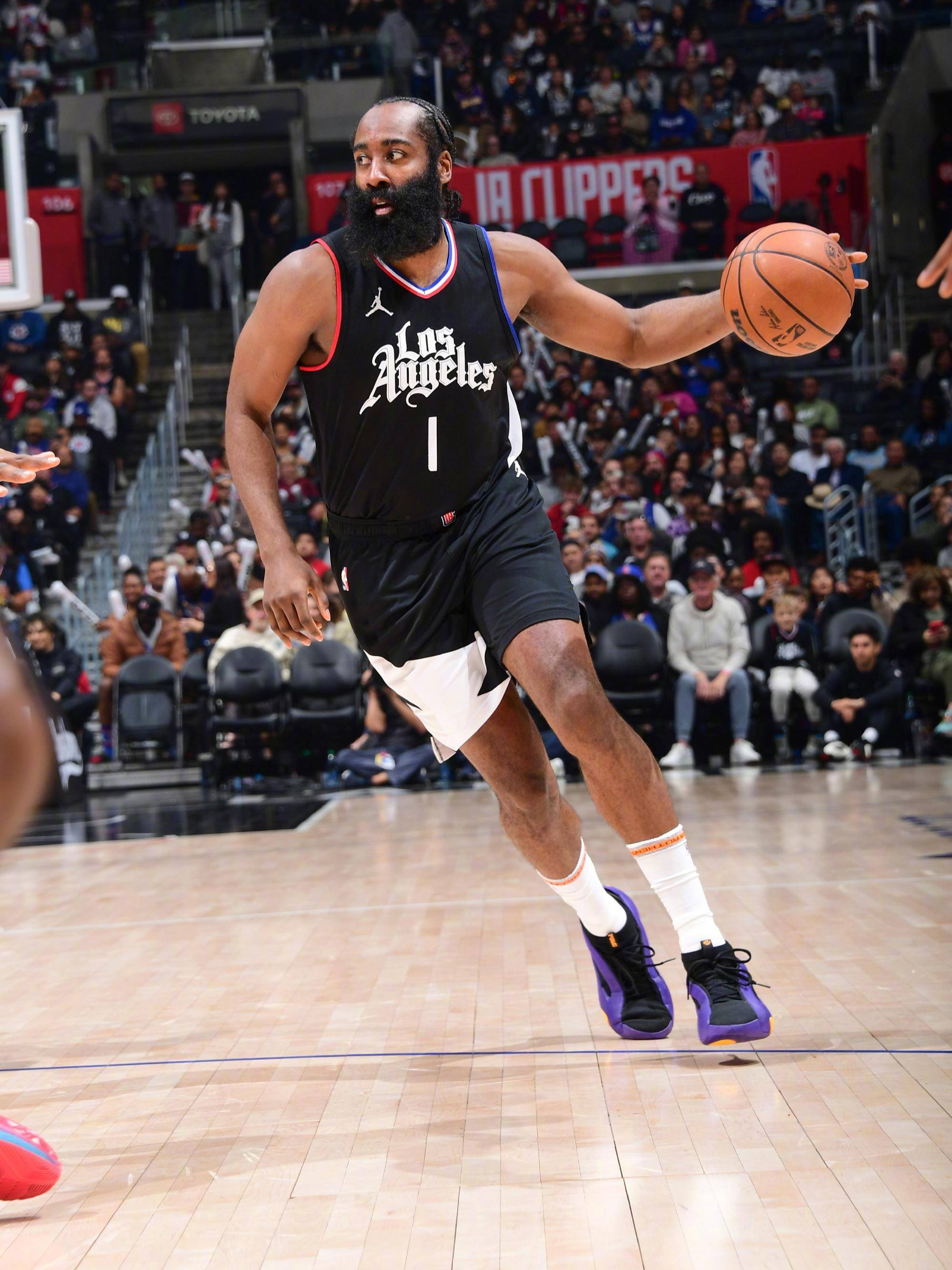 火箭不敌魔术,哈登屡次命中三分球遭失败 火箭不敌魔术,哈登屡次命中三分球遭失败