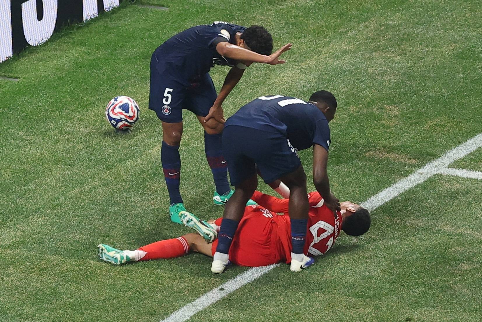 格拉茨球员受伤离场，对球队实力造成不利影响的简单介绍