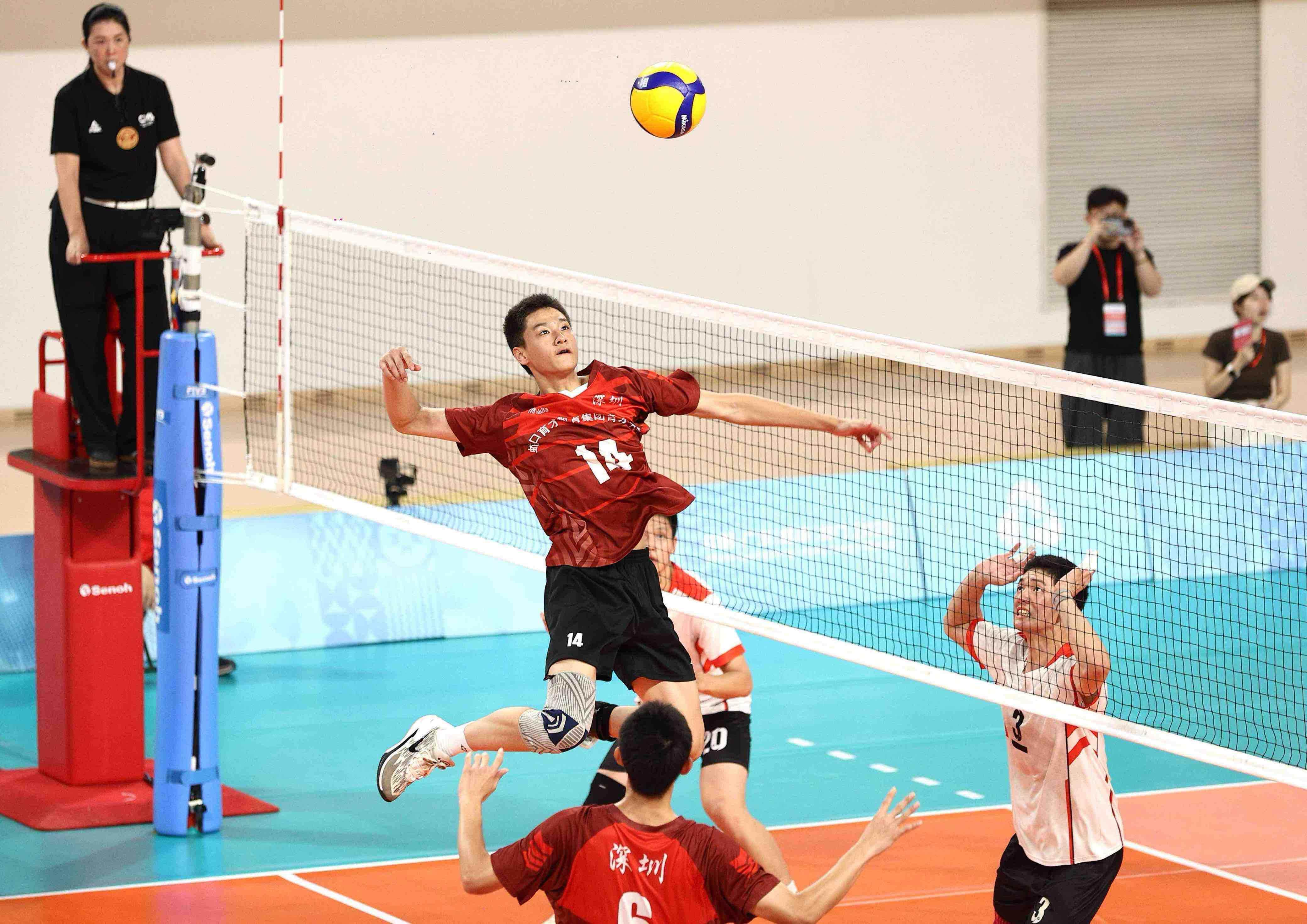 C7娱乐官方网站-热门球队巅峰对决，球员技艺娴熟打出高水平比赛的简单介绍