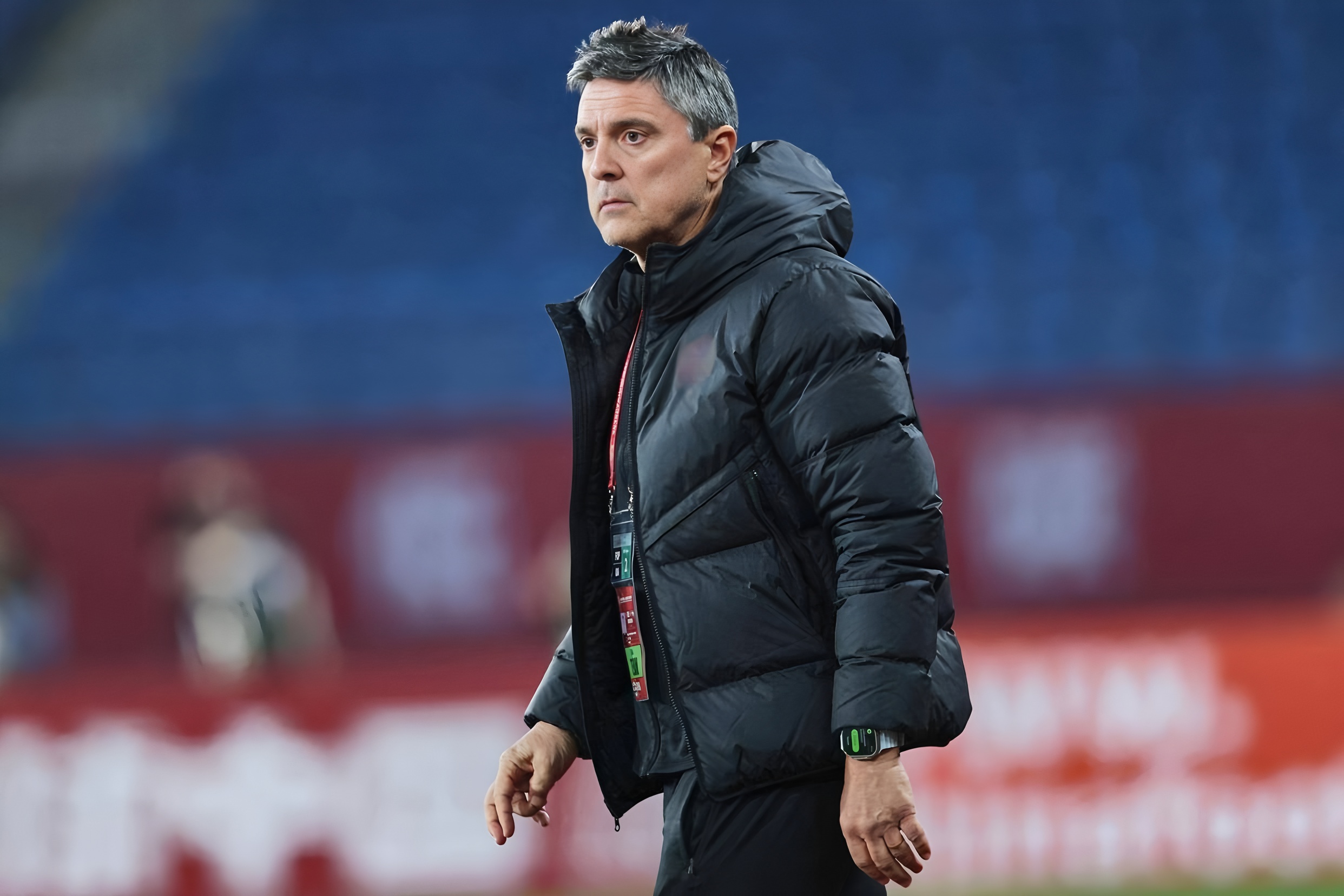 包含意甲球队士气低迷，主帅传奇震怒的词条